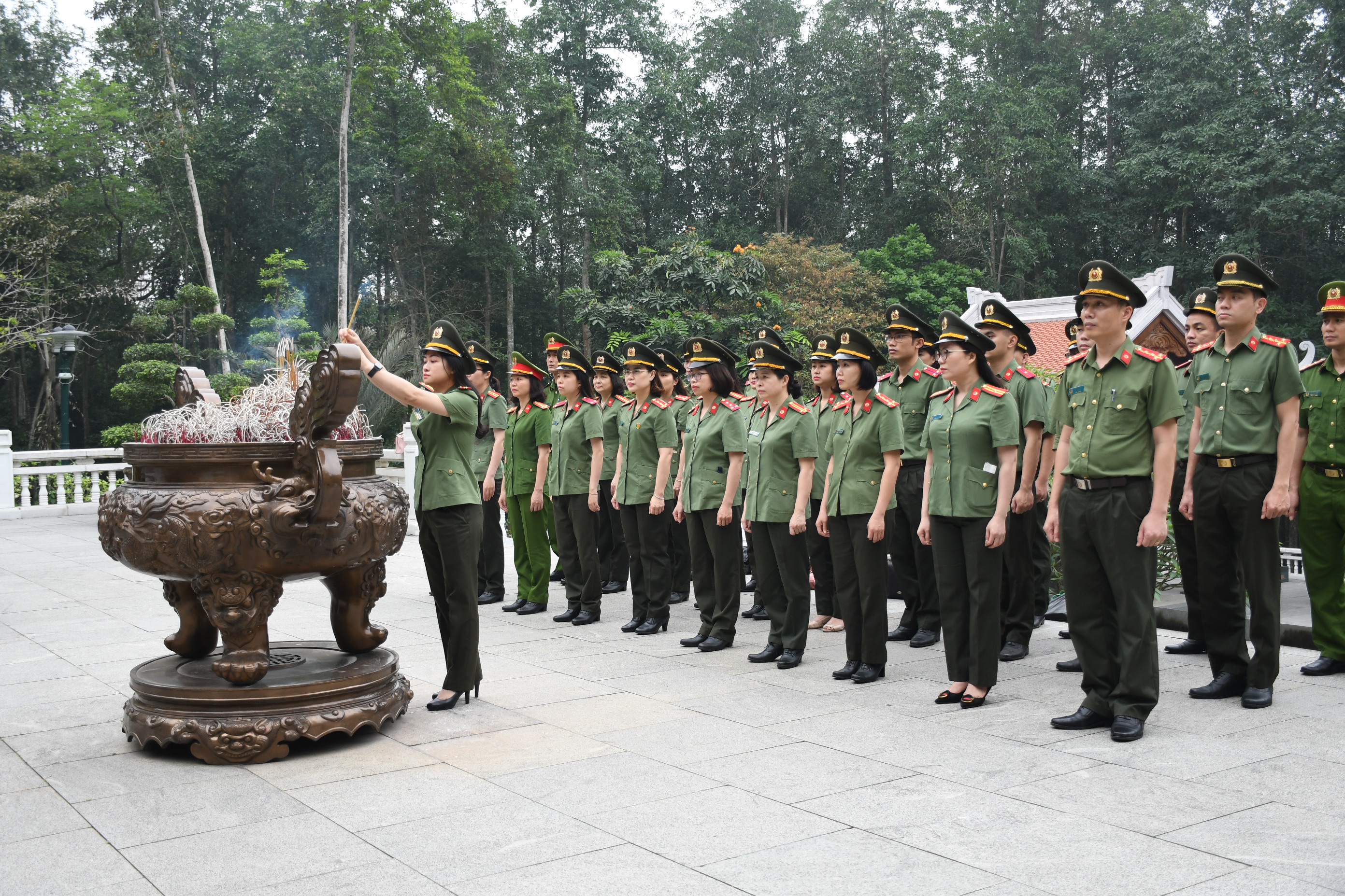 Đoàn đại biểu lực lượng Tài chính – CATP:  Tổ chức về nguồn tại Khu di tích Đá Chông – K9